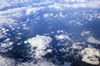 LÉTÁTE S NÁMI: Jak vypadá zasněžená krajina Finska z ptačí perspektivy?