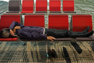 Trápí vás jet lag? 7 tipů, jak se vypořádat s časovým posunem