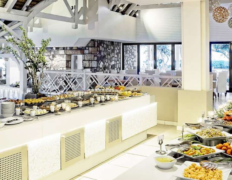 Radisson Blu Azuri Resort & Spa 5*