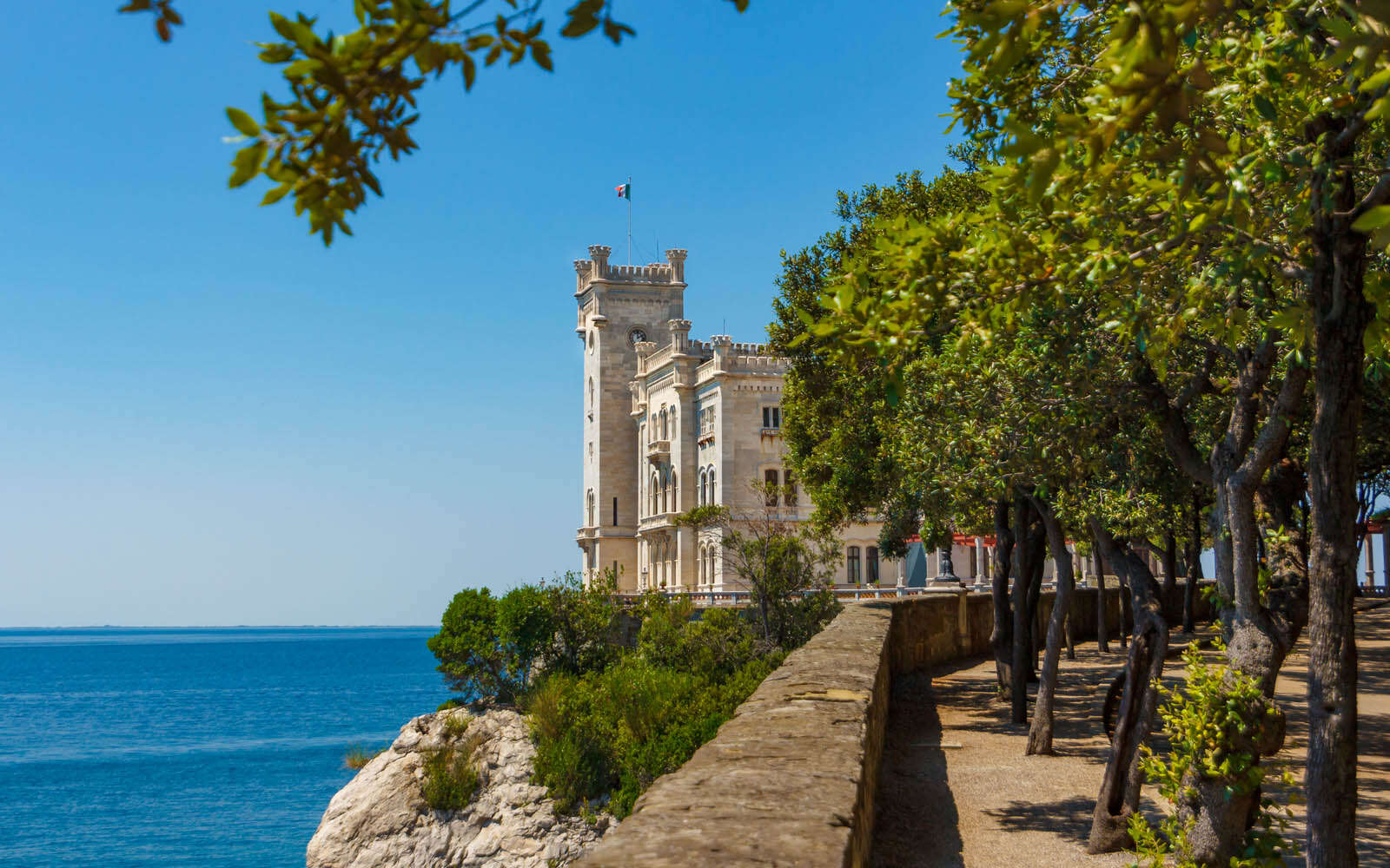 Hrady a zámky v Evropě – zaměřeno na Itálii