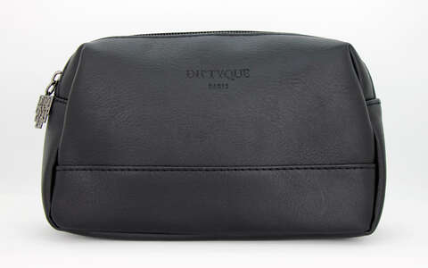 Amenity kit Qatar Airways