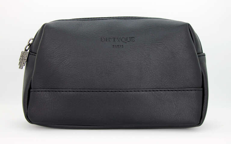Amenity kit Qatar Airways